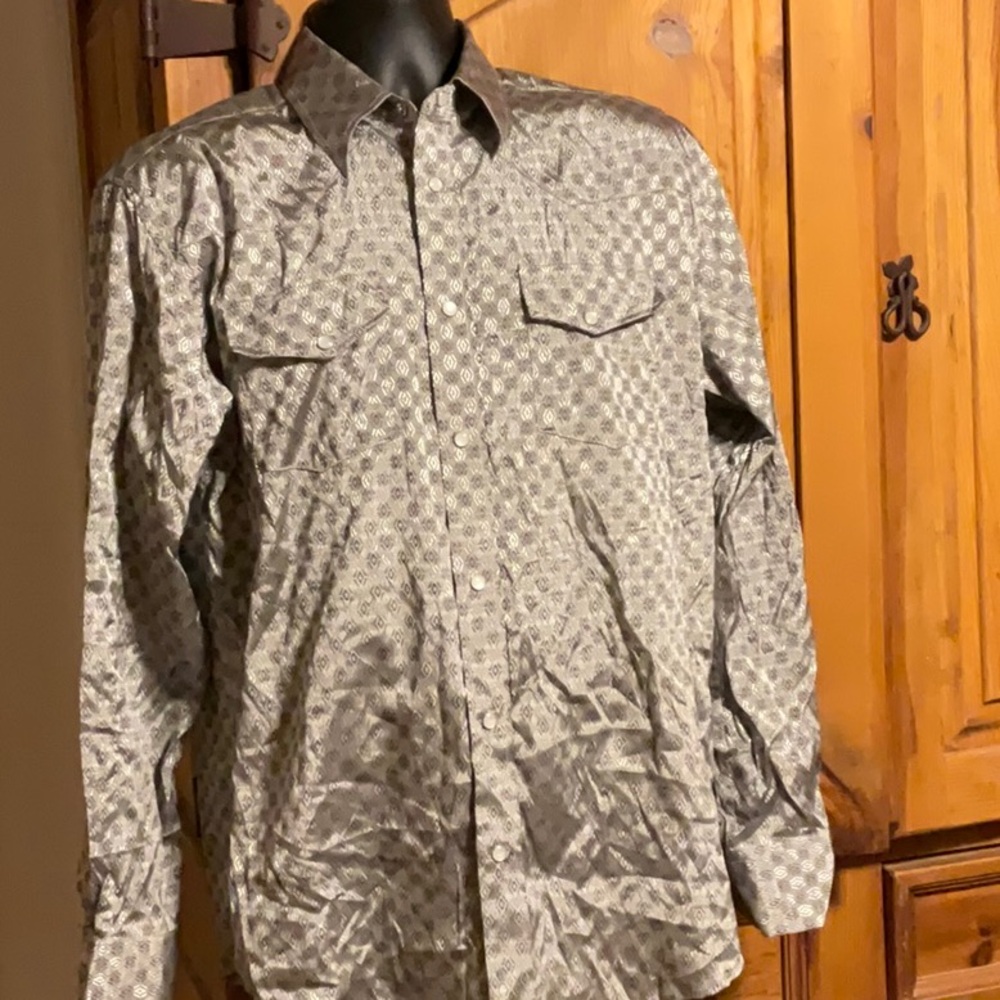 Men’s Longsleeve Pearl Snap Shirt
Liquid West Brand
Western Yoke - size Large